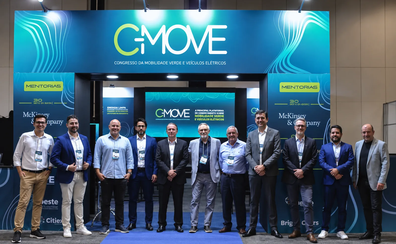 Lideranças reunidas no espaço do CMOVE